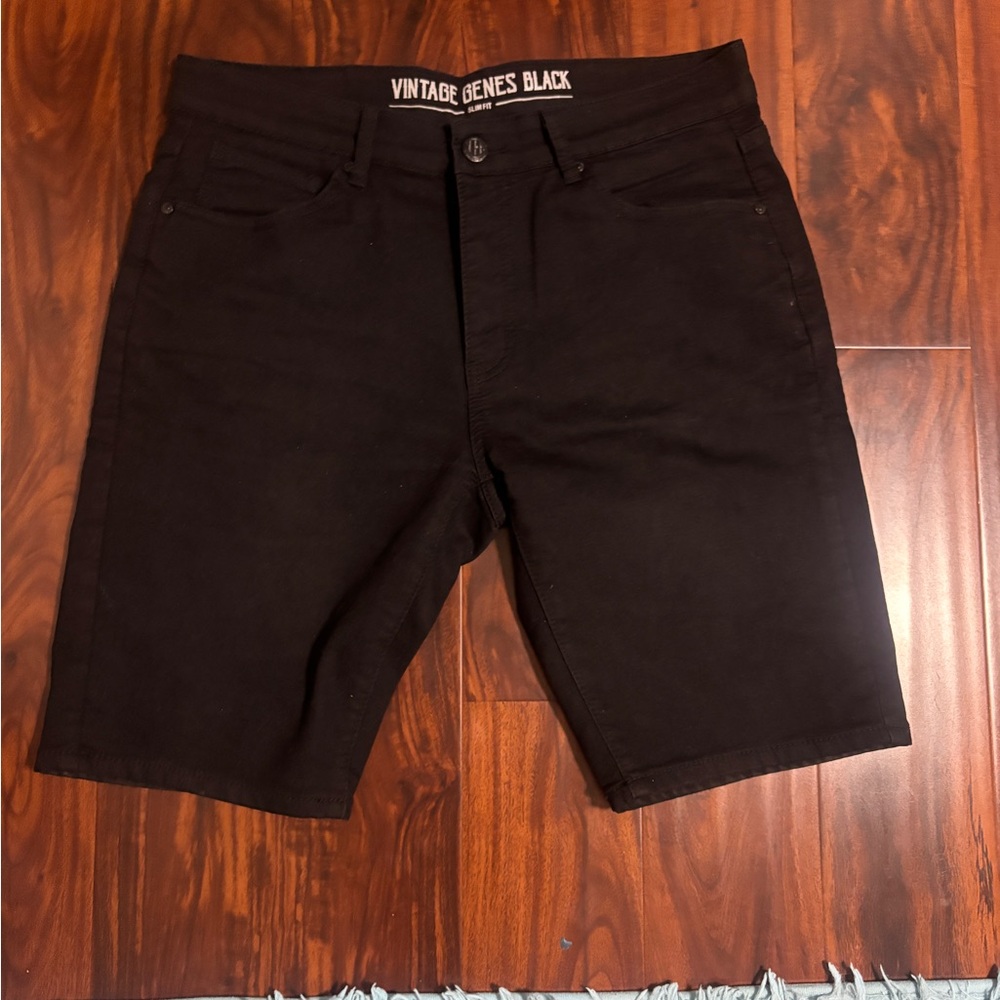 Men’s 32 W Black Jean Shorts with Classic Design